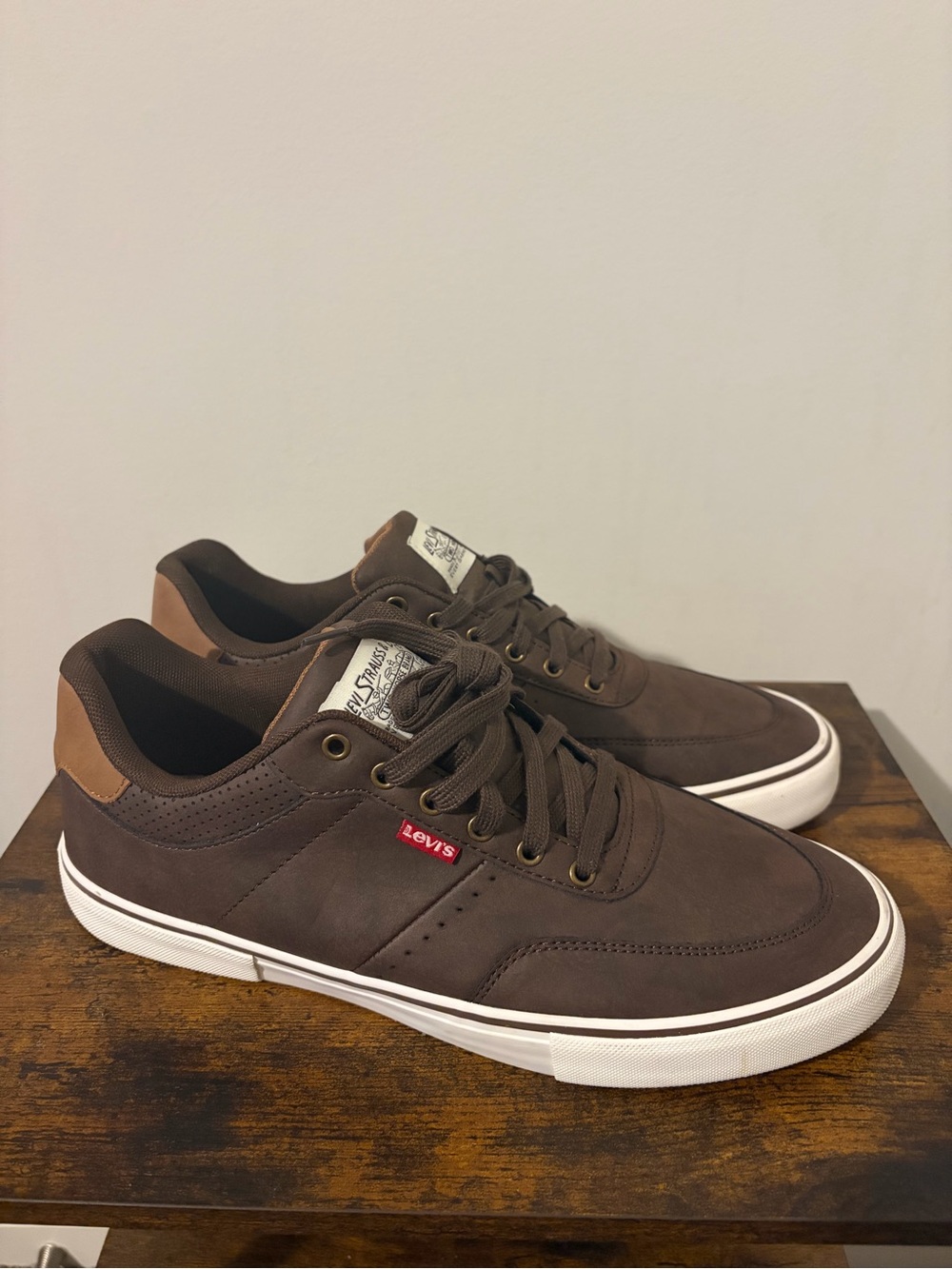 Levi's Men's Dark Brown Low-Top Lace-Up Sneakers with White Sole